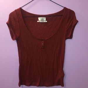 Maroon ribbed tee